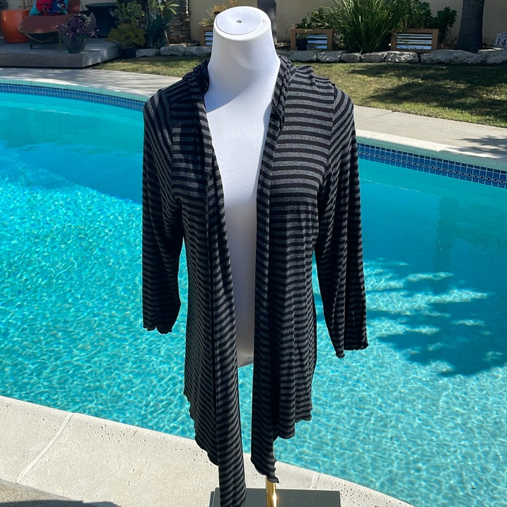 Striped pull close cardigan with hood